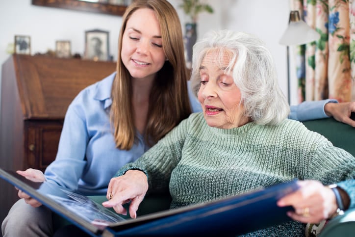 L’estat de la qüestió les solucions co-creades d’atenció a l’Alzheimer basades en les TIC: resum de l’informe del projecte Co-Care